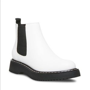 NWOT Madden Girl Kween Chelsea Boots White